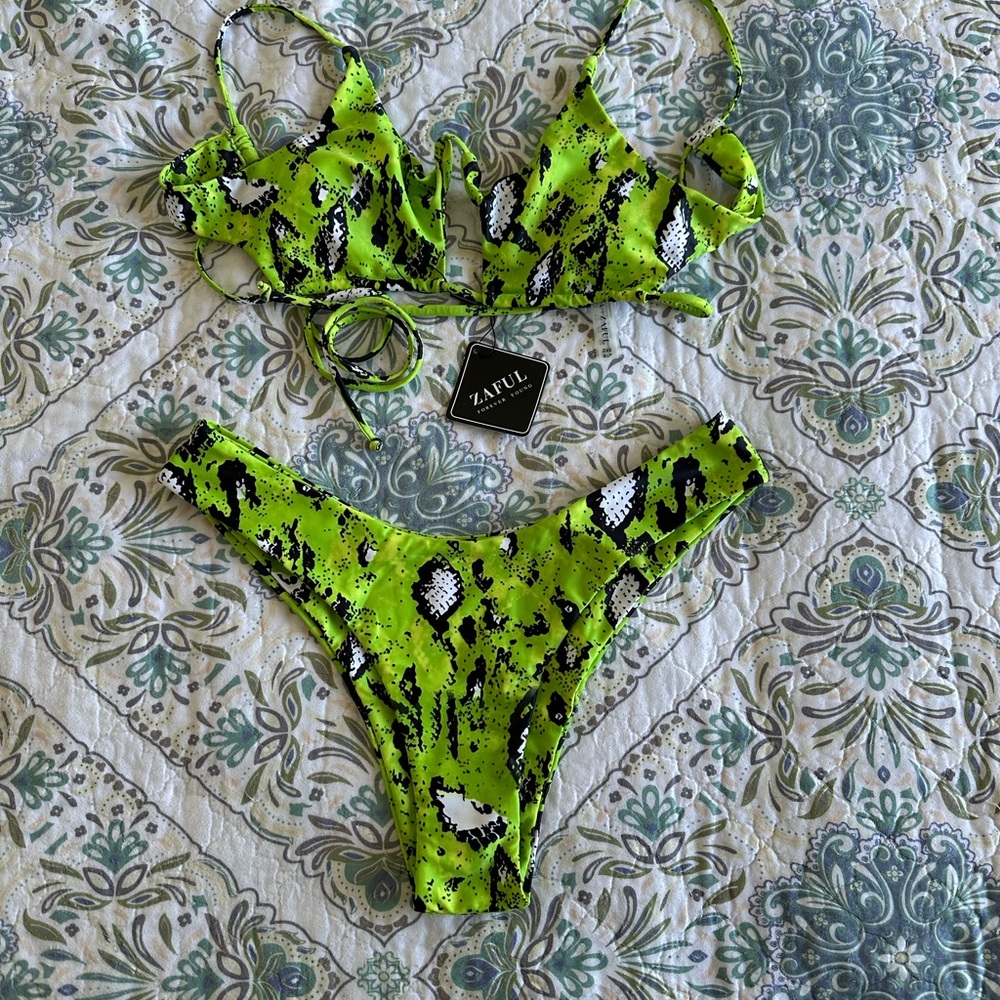 NWT Green Snake Print Bikini